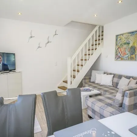 Ferienwohnung-haus-wildrose-og * Archsum